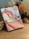 Protège carnet de santé girafe family velvet candy pink. L'Atelier Mama