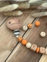 Attache tétinebois et silicone motif girafe et couleur beige. L'Atelier Mama