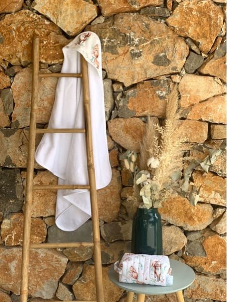 Cape de bain renard écureuil en éponge bambou. L'Atelier Mama