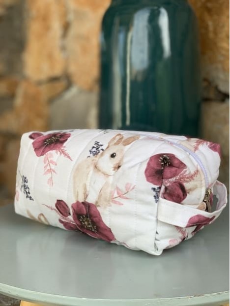 Trousse de toilette matelassée lapin flower. L'Atelier Mama