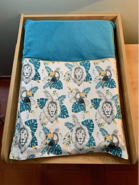 Housse de matelas à langer lion toucan. L'Atelier Mama