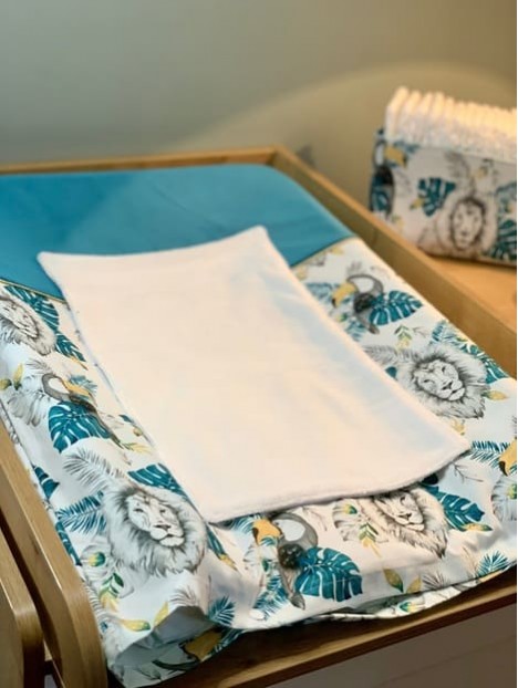 Housse de matelas à langer lion toucan. L'Atelier Mama