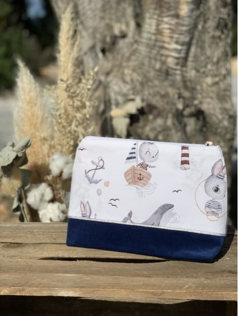 Pochette lapin marin velvet bleu marine. L'Atelier Mama