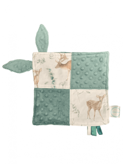 Doudou plat printemps en foret minky jadeite. L'Atelier Mama