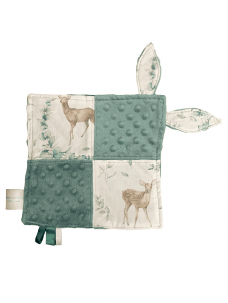 Doudou plat printemps en foret minky jadeite. L'Atelier Mama