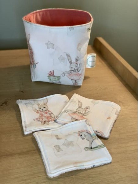 Panière et 10 lingettes lavables lapinou Velvet fraise. L'Atelier Mama